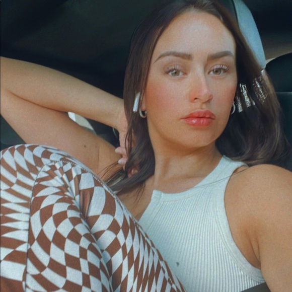 Meet your Posher, Stephanie - Picture 1 of 1